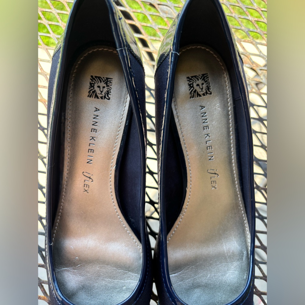 Vintage Anne Klein Dark Blue Buckle pumps sz 9.5 - Picture 8 of 8
